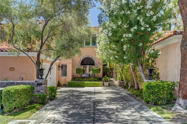 Building Photo - 9005 Opus Dr