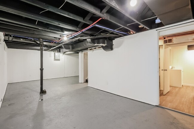 Building Photo - 312 De Villen Ave