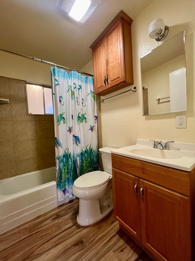 Building Photo - Beautifully Remodeled 3 bedroom 1 bath hom...