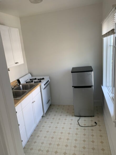 Building Photo - 5730 1/2 La Mirada Ave