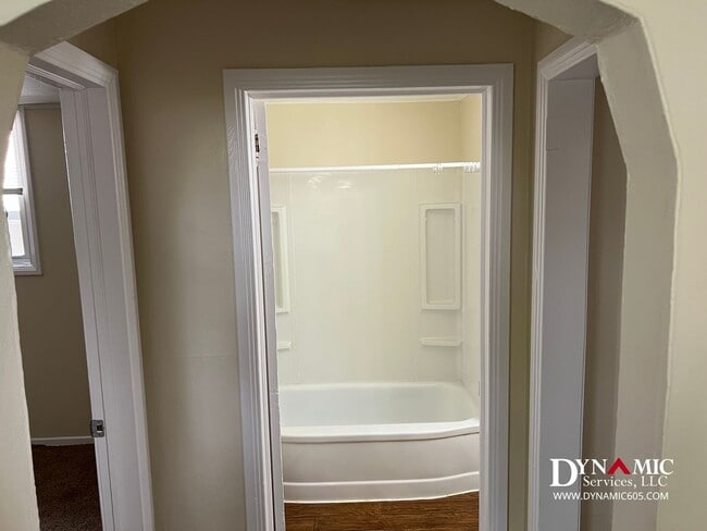 Building Photo - 2425 S Norton Ave