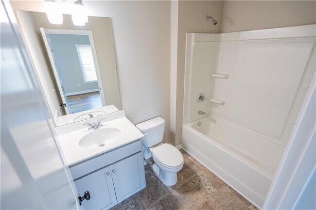 Building Photo - 3657 Princeton Ave