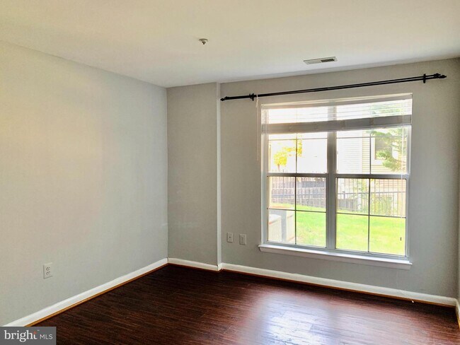 Building Photo - 18164 Royal Bonnet Cir