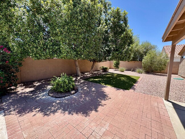 Building Photo - Meticulously Maintained 3 Bedroom + Den Single Level Home! Fantastic Low Backyard.