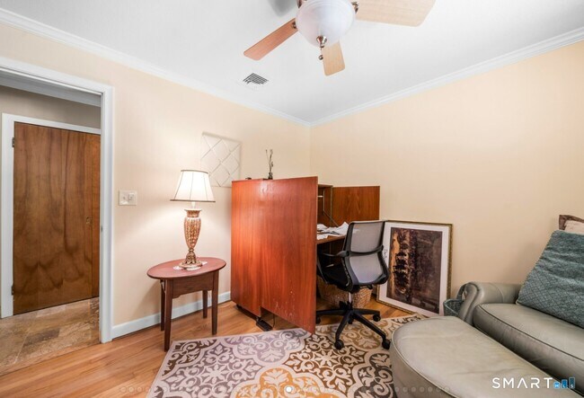 Building Photo - 92 Kenmore Rd