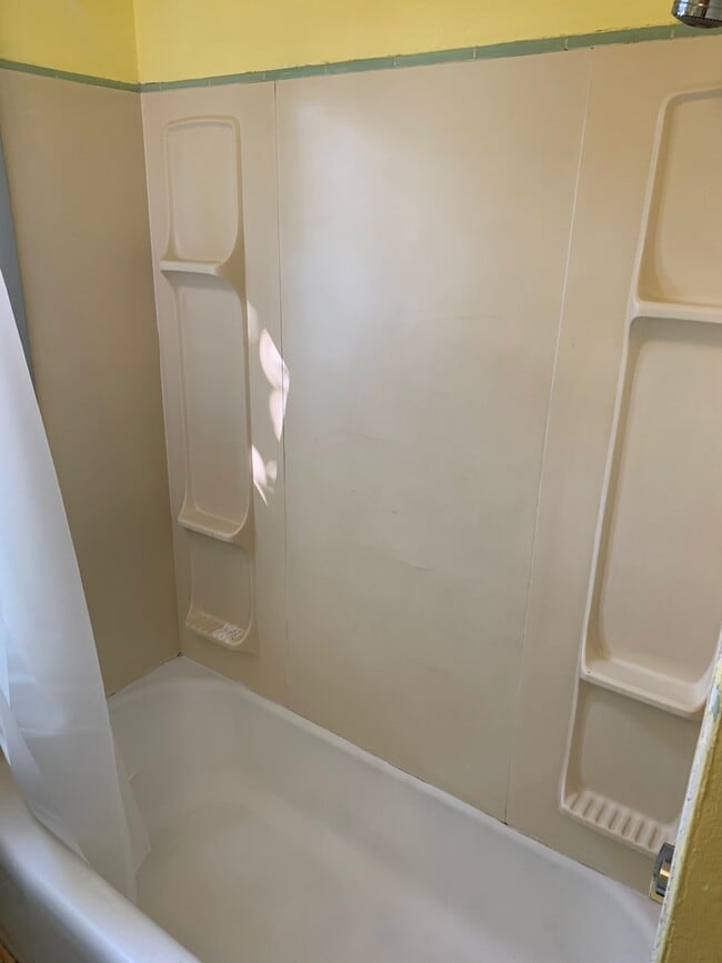 Building Photo - 15 Simmons St