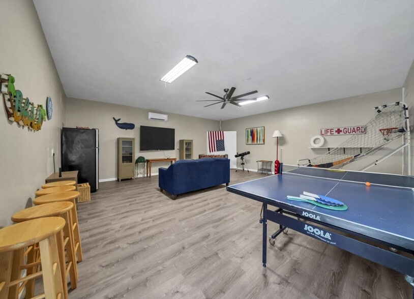 Building Photo - 64 Cobia St