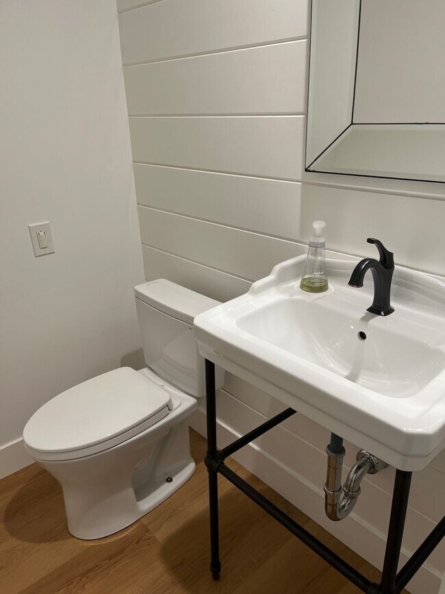 Building Photo - Newly Remodeled - 4/2 Concord Rancher - Lo...
