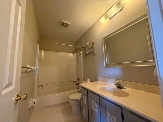 Building Photo - 727 Jacques Cir