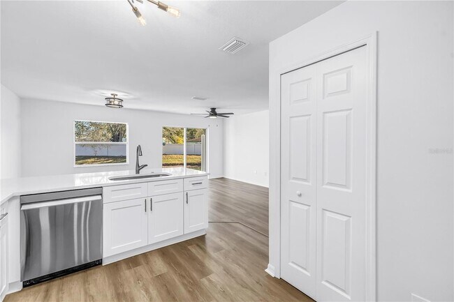 Building Photo - 8517 Edgewater Pl Blvd