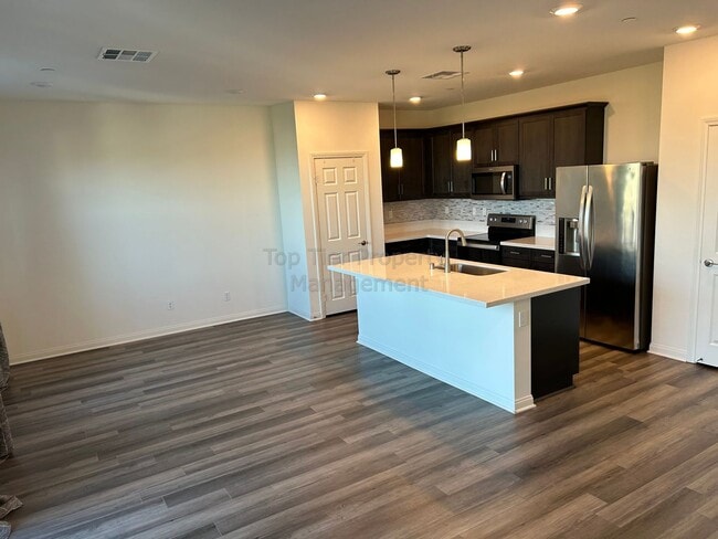 Building Photo - **Beautiful 2 bed / 2.5 bath Town Home in San Marcos - Available 08/21**