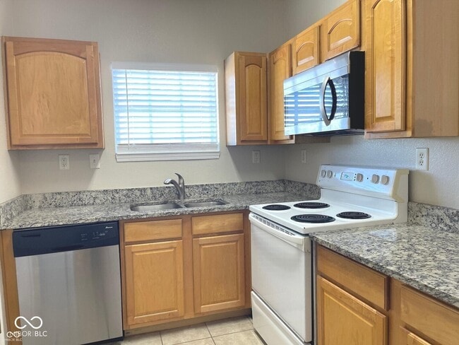 Building Photo - 12840 University Crescent