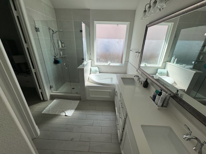 Building Photo - 801 Dragon Banner Dr