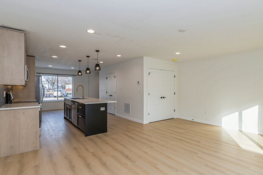 Building Photo - 415 C Ave NW