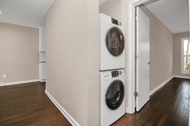 Building Photo - Modern NoDa Duplex Available Today! 50% of...