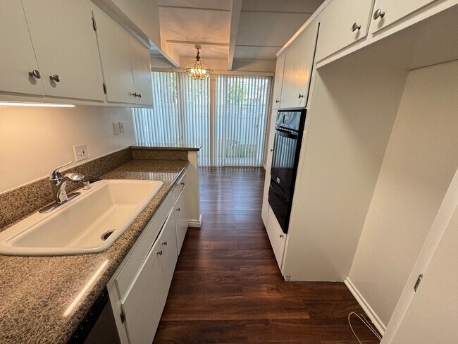 Building Photo - 11500 Rochester Ave