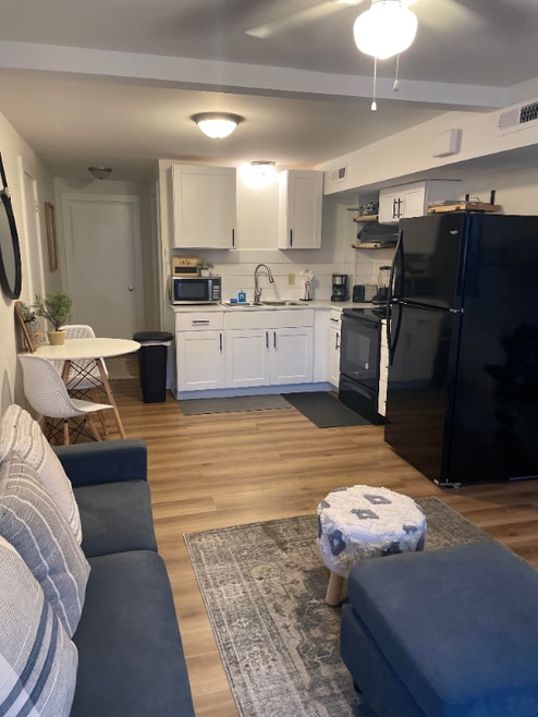 Building Photo - 600 E Main St