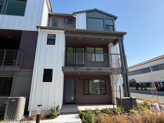 Building Photo - 1436 Waterside Ln