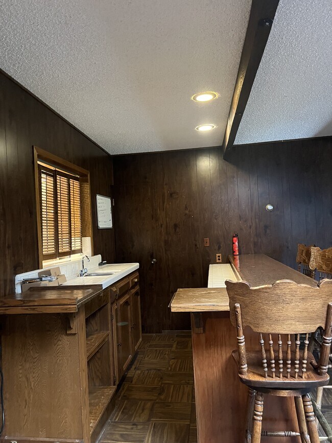 Building Photo - 608 Bird St