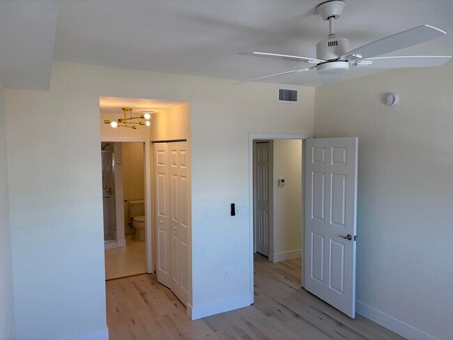 Building Photo - 1801 N Flagler Dr