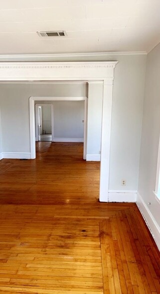 Building Photo - 39 Chesworth St