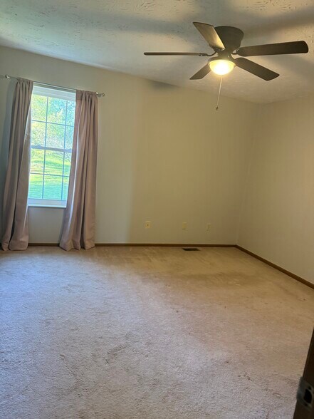 Building Photo - 2443 Wrens Dr S