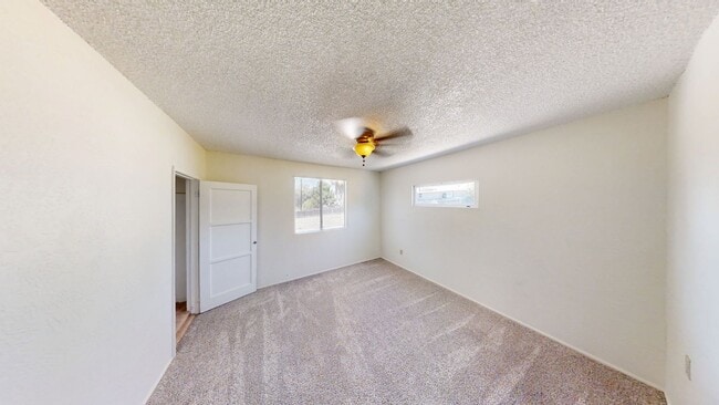 Building Photo - Charming 3 bedroom 2 bathroom in Yucaipa