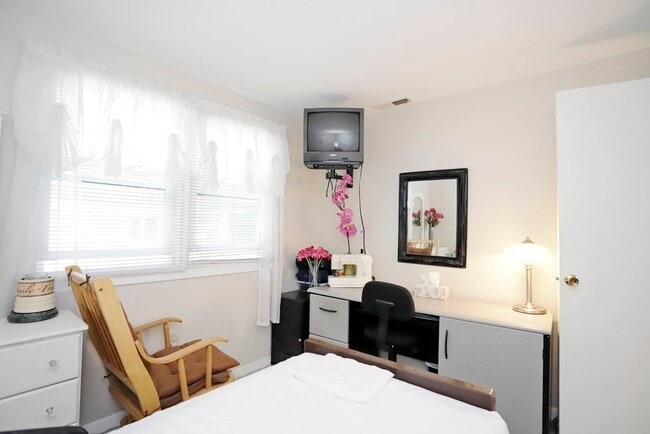 Building Photo - 1261 Church St