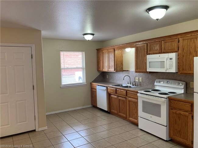 Building Photo - 3 E 4th