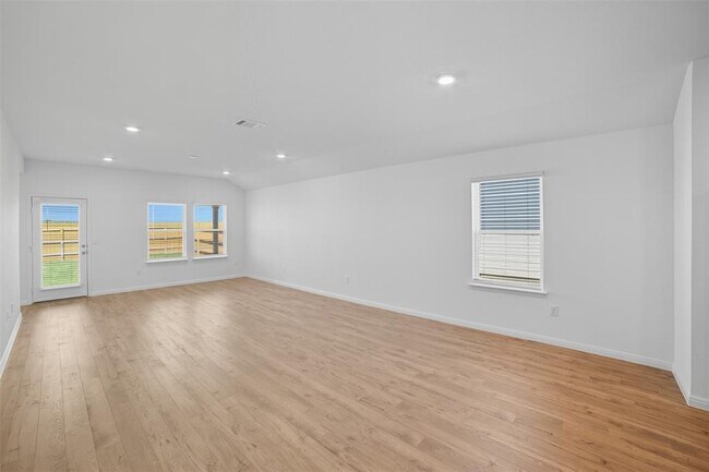 Building Photo - 445 Mustang Dr