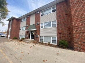 Building Photo - $1,300 | 2 Bedroom, 1 Bathroom Apartment |...
