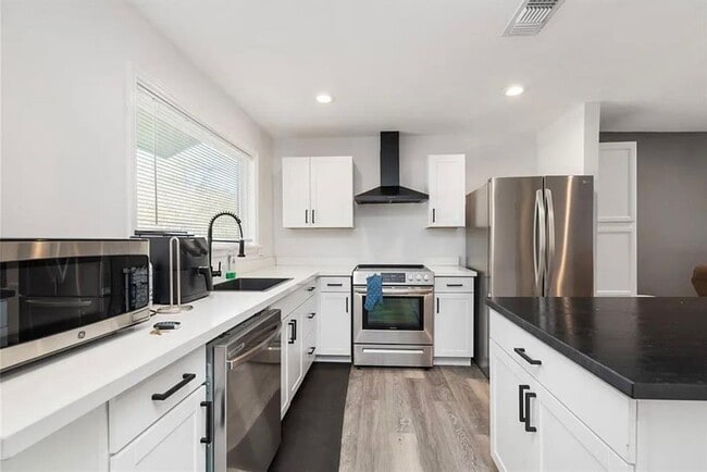 Building Photo - 607 Cactus Dr