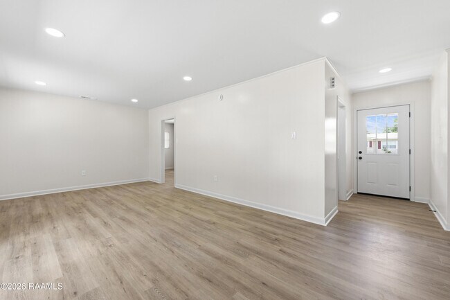 Building Photo - 317 Kim Dr