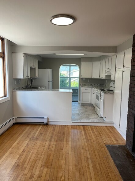 Building Photo - 1126 W Woolman St