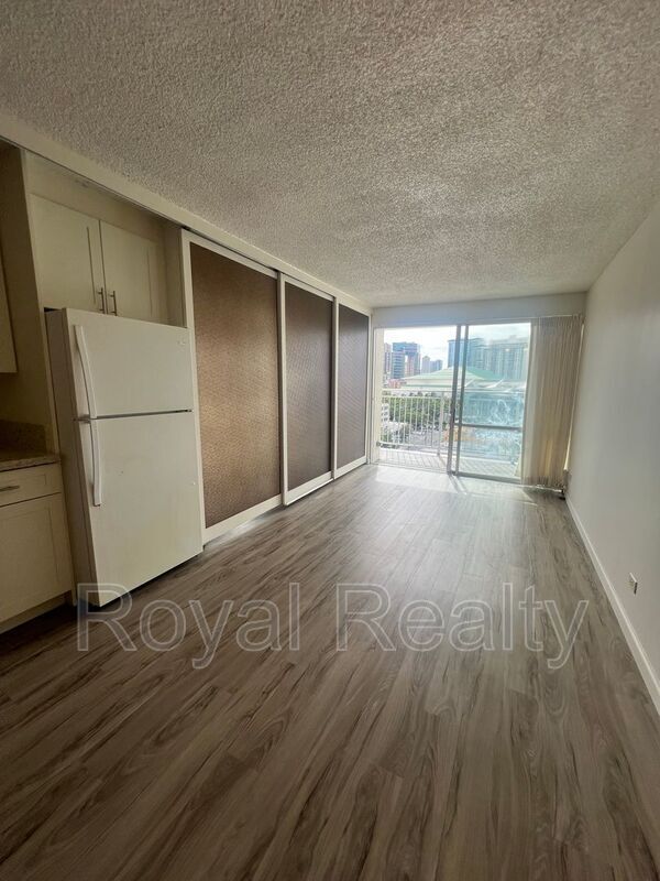 Building Photo - 1655 Makaloa St