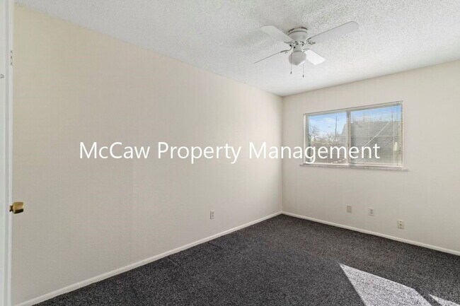 Building Photo - 2600 Bluebird Ln