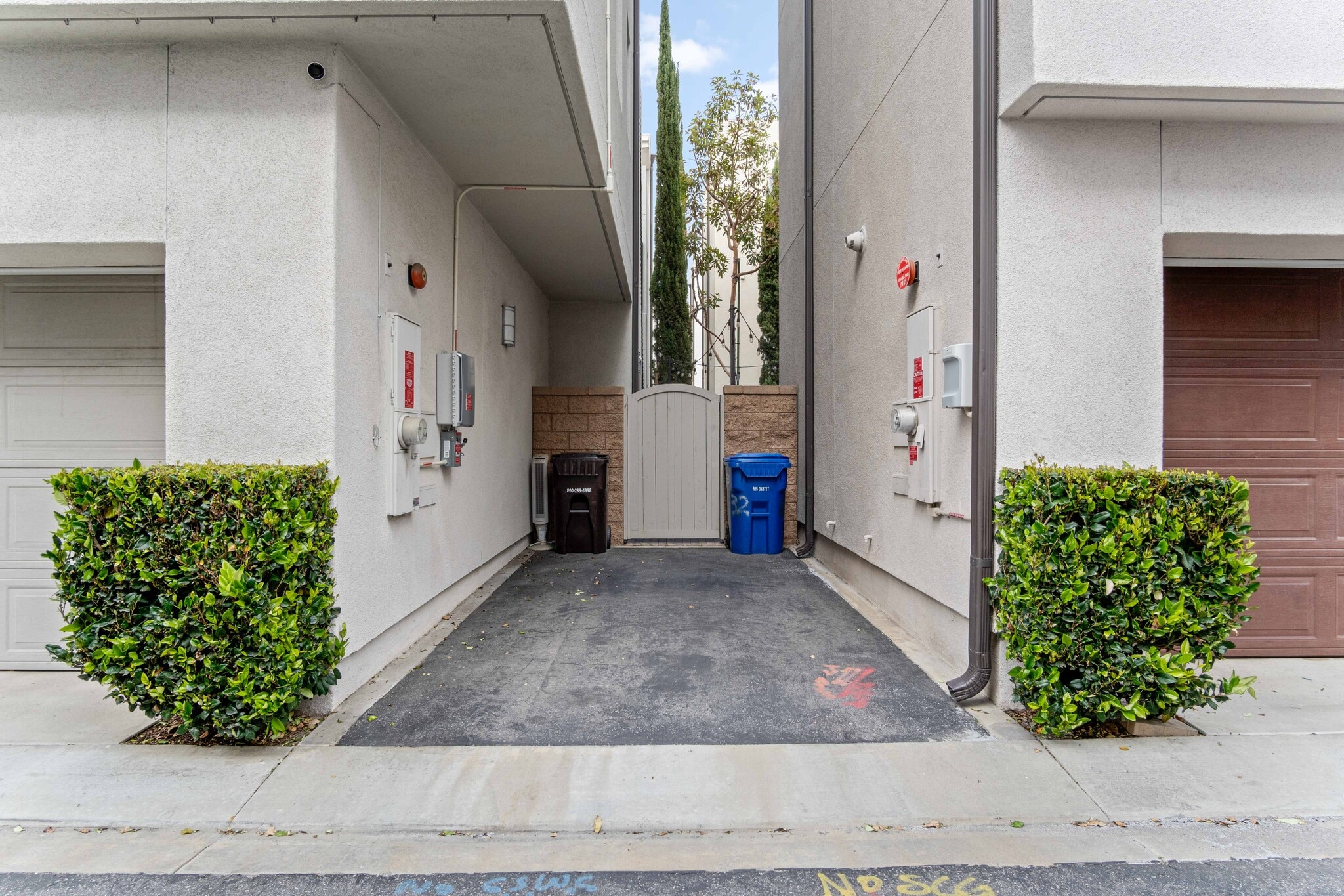 Building Photo - 5533 Palm Dr