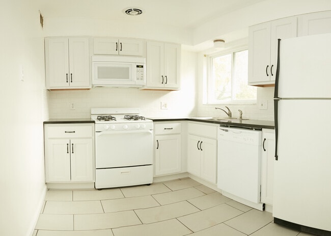 Building Photo - 5 S Big Bend Blvd