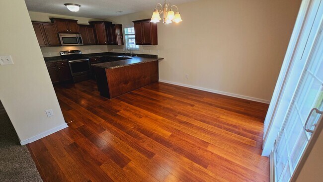 Building Photo - Wonderful 3BR, 2BA in Carolina Plantations