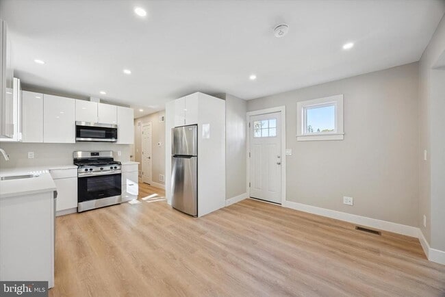 Building Photo - 118 Bartram Ave