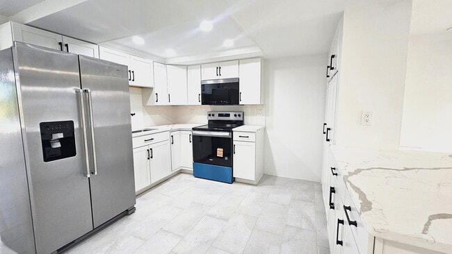 Building Photo - 3633 Rock Royal Dr