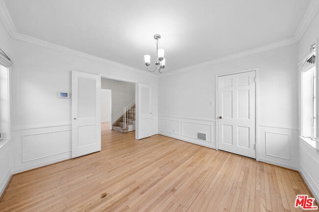 Building Photo - 2565 Canyon Dr