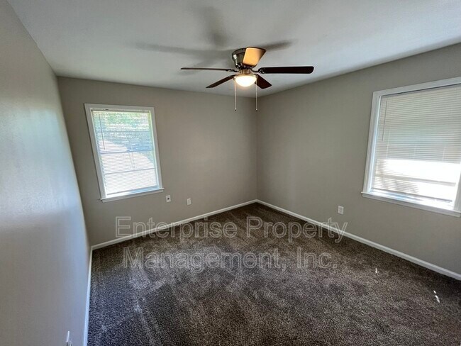 Building Photo - 1343 Dove St