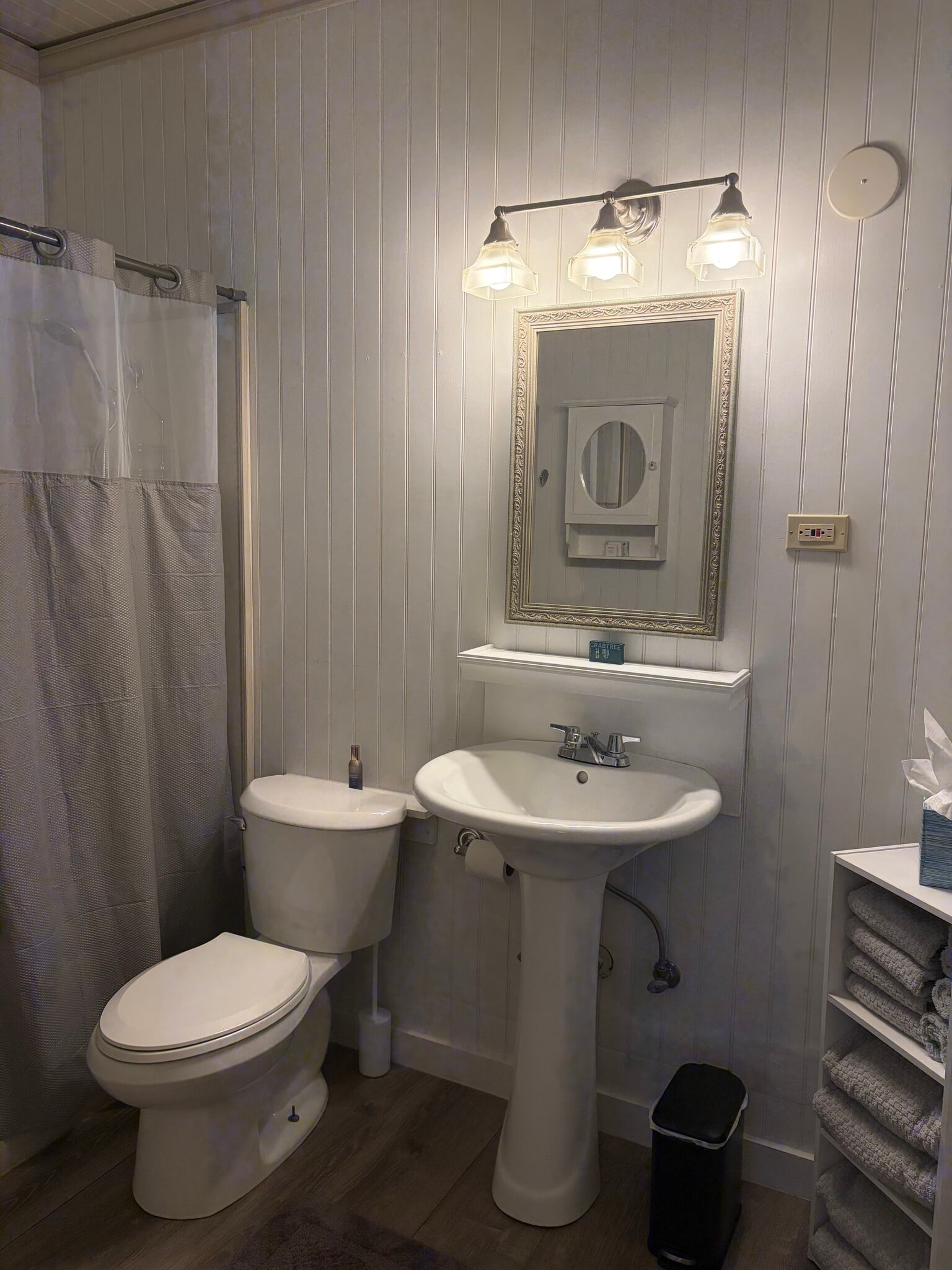 Building Photo - 657 Florence Ave