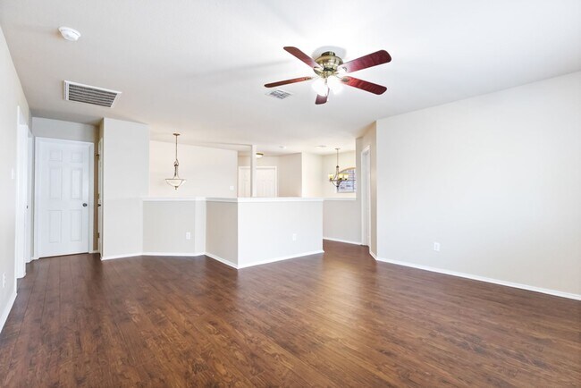 Building Photo - 4 Bedroom/2.5 Bath Wildhorse Subdivision