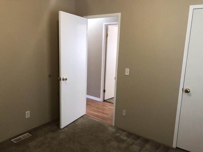 Building Photo - 167 W Rose St