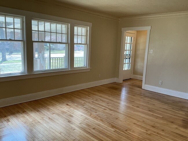 Building Photo - 4502 W Keefe Ave