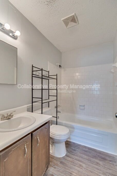 Building Photo - 128 Pointe S Dr