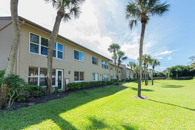 Building Photo - Fully Furnished Naples Condo with Resort-Style Living