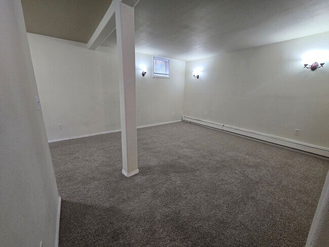 Building Photo - Large Beautiful South Hill Home! Available Now!